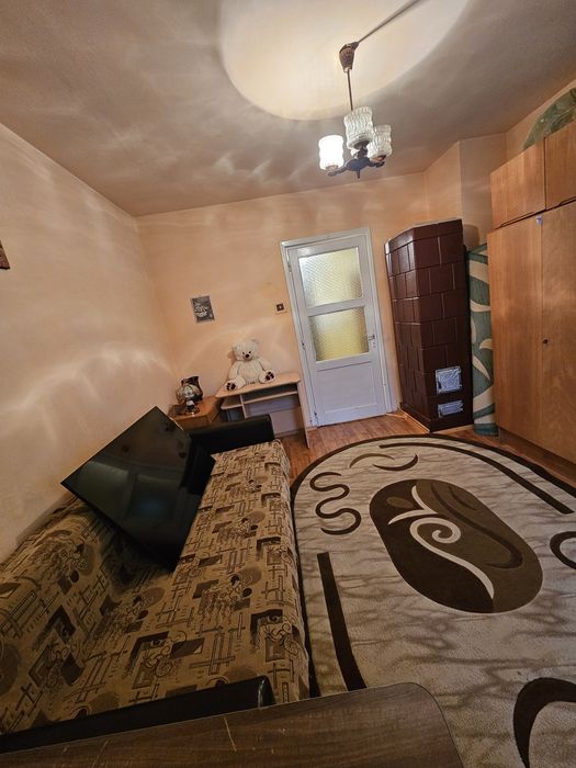 Apartament 2 camere și beci la demisol, bloc cărămidă, reabilitat