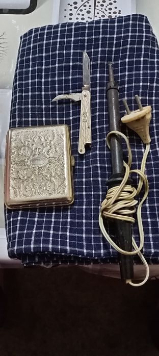 Продаётся портсигар, поялник, ножик советские.