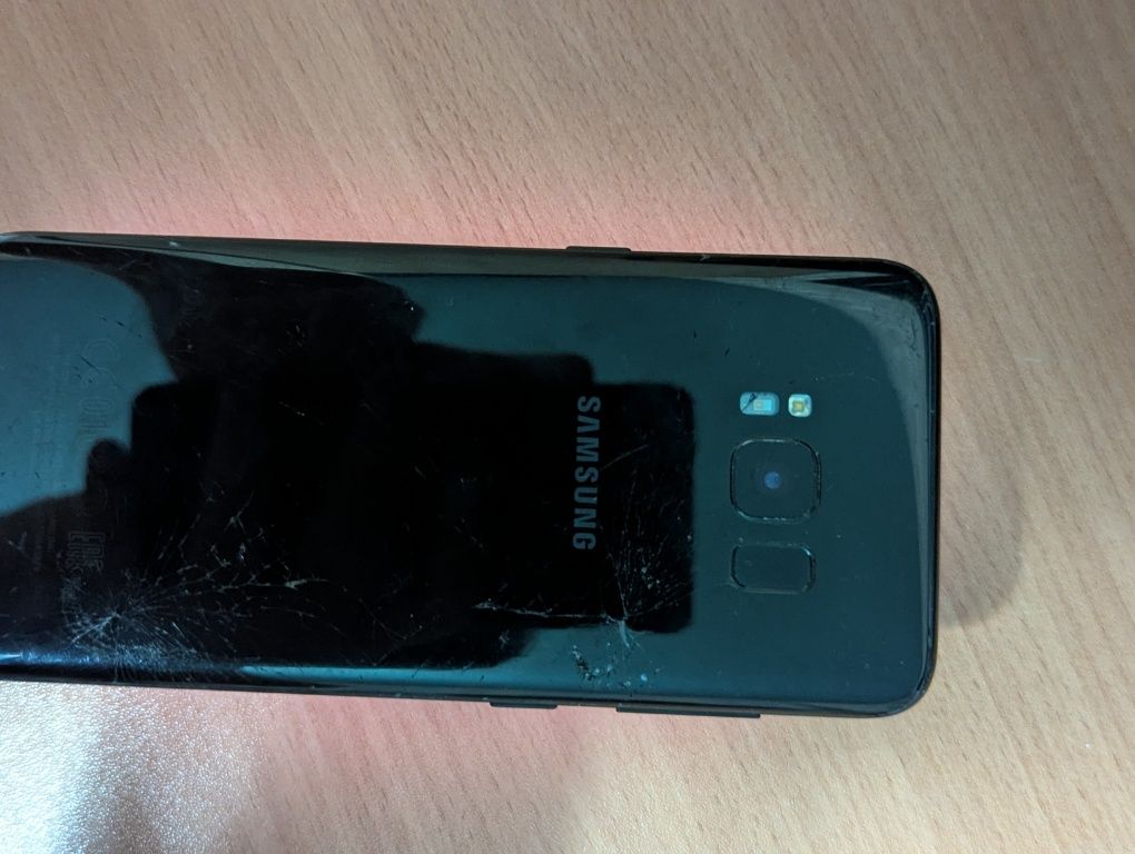Samsung S8. Разбить экран но работает. Обмен есть