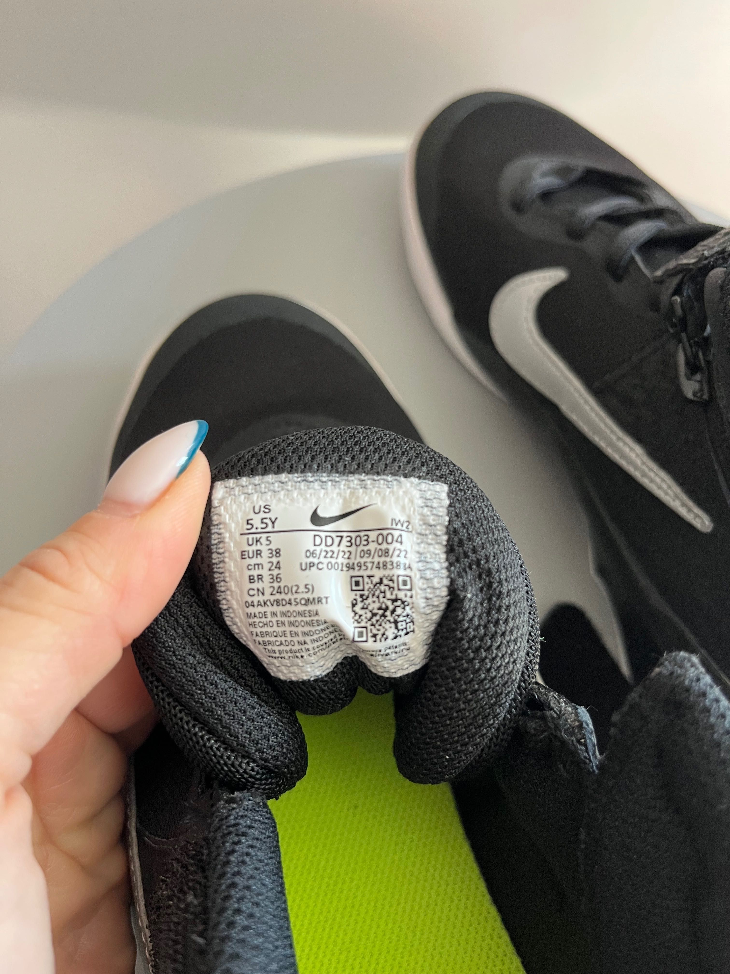 Маратонки Nike Hustle