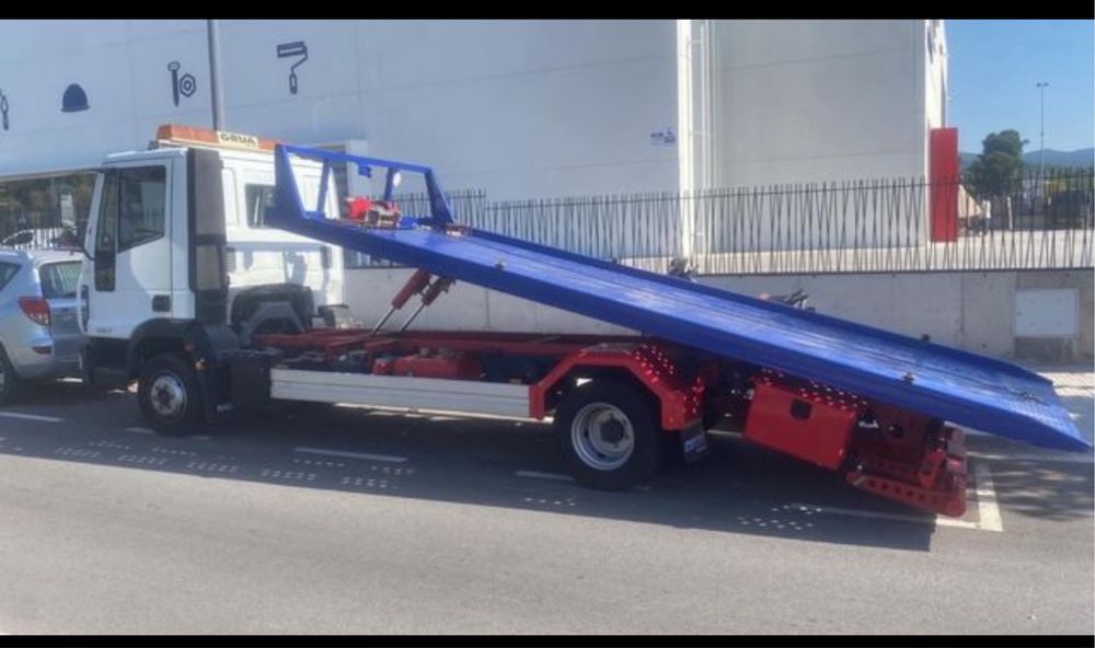 Tractari auto utilaje dube platforma auto 6 T