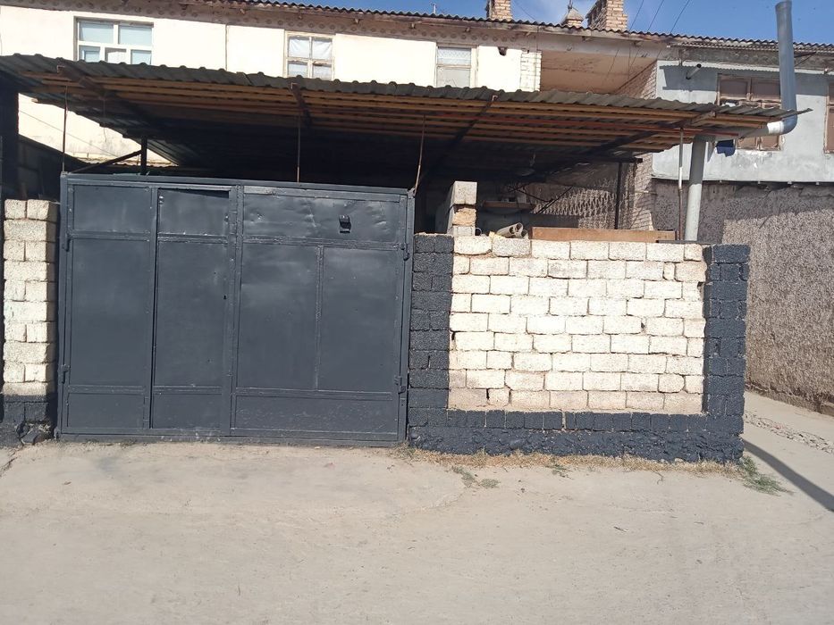 Toshkent Zangiotada bozsuv da 2xonali dom sotiladi