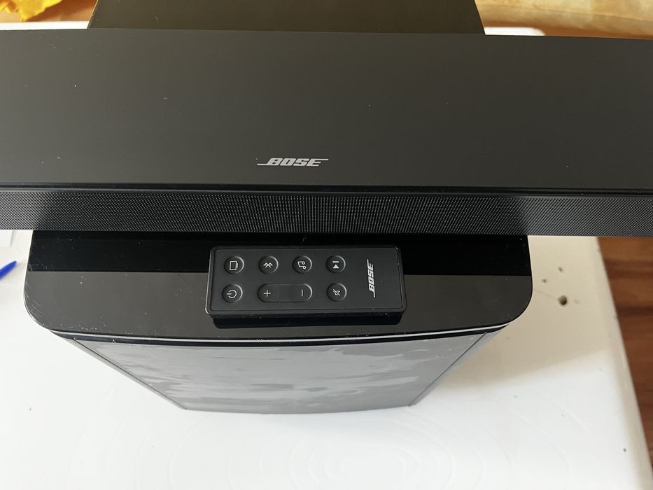 Bose Smart Soundbar 300 и Acoustimass 300 Bass Module