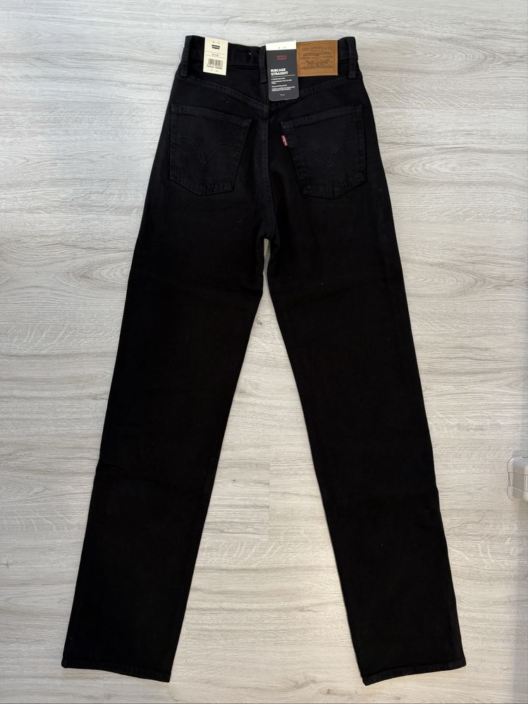 Blugi Levi’s noi
