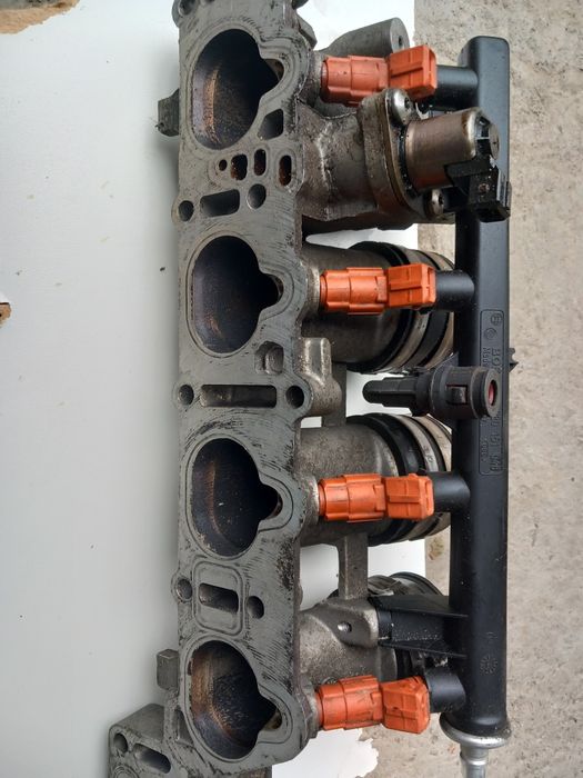Rampă injectoare cu injectoare si galerie de admisie Alfa Romeo