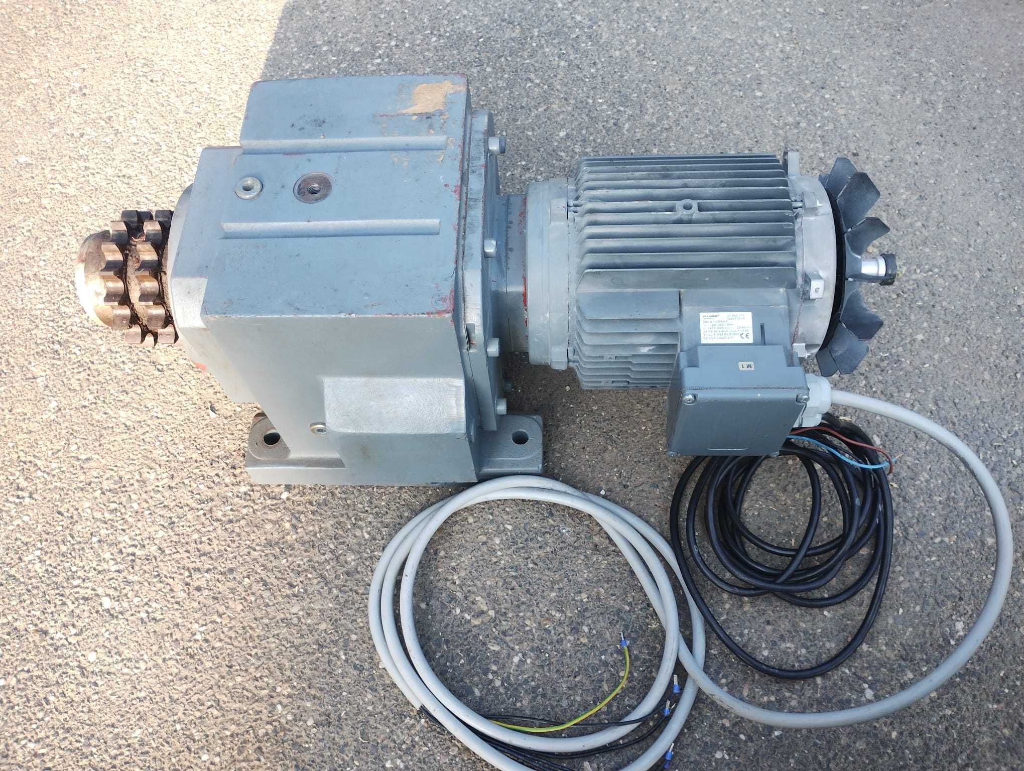 Motor trifazic FLENDER D88-A112 , 4KW , cu reductor