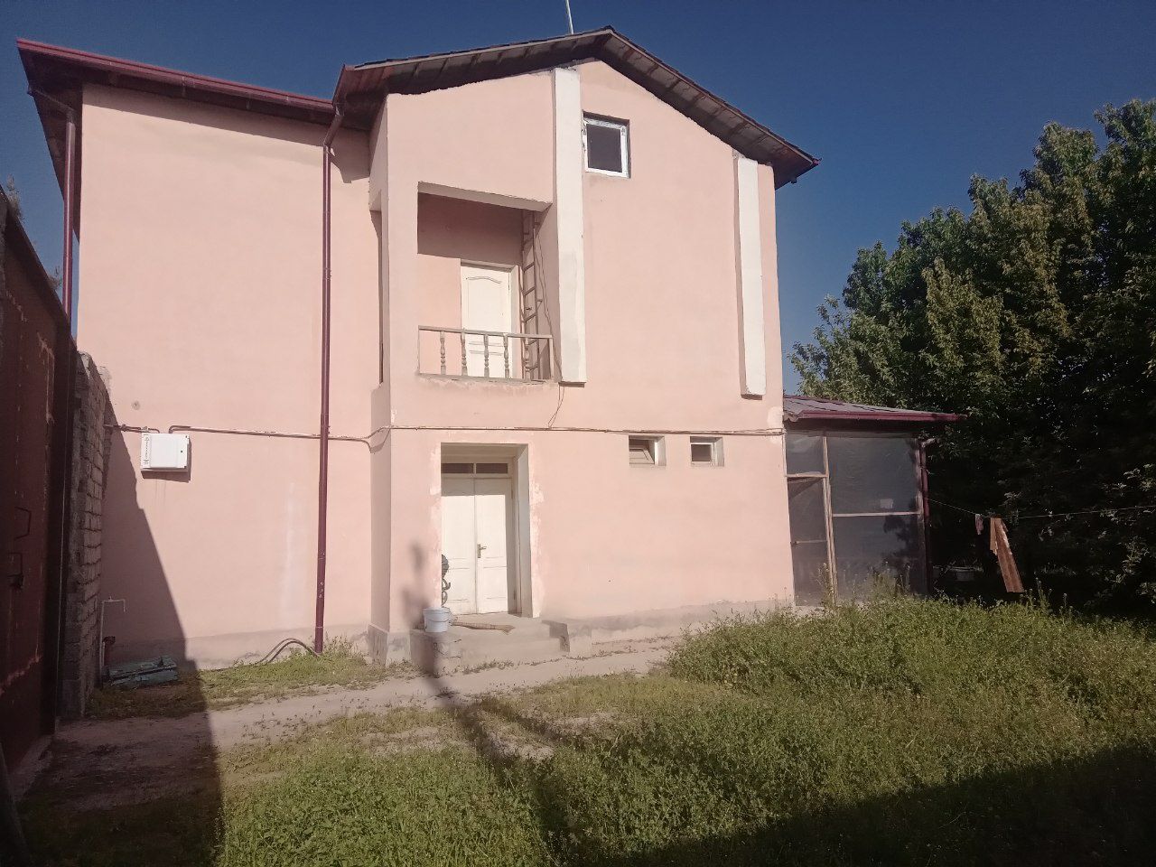 Zangiota tumani, 2 qavatliy, 6 sotixliy uchastka 150 000 dollar.