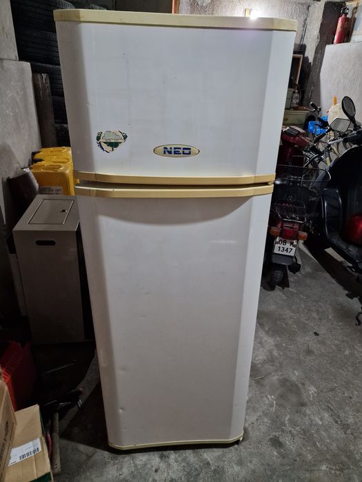 Хладилник нео с горна камера