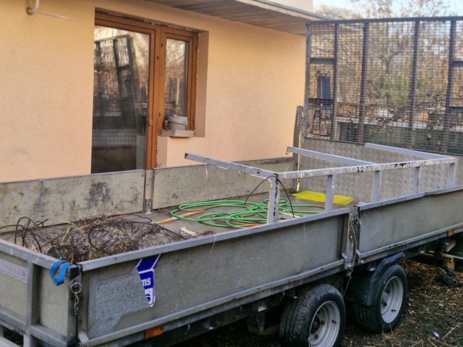 Vand remorca utilaje 3500kg