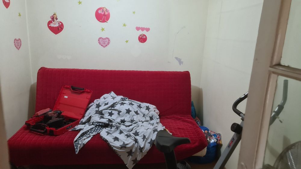 Casă cu 3 camere și curte de închiriat