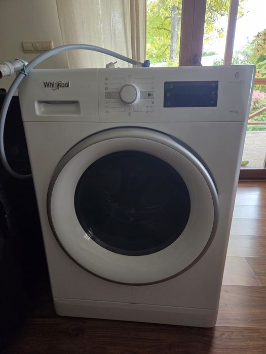 Пералня със сушилня Whirlpool
