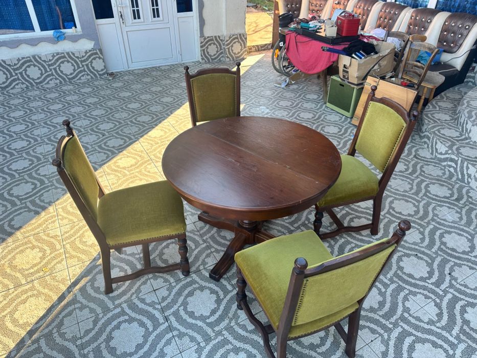 комплект маса със столове