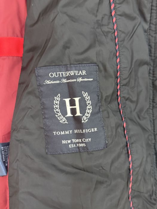 Дамско зимно яке TOMMY HILFIGER . Размер L