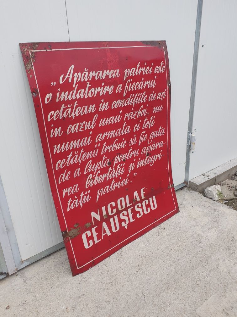 Tablă vopsită cu scrisuri pe ambele părti (perioada Nicolae Ceausescu)
