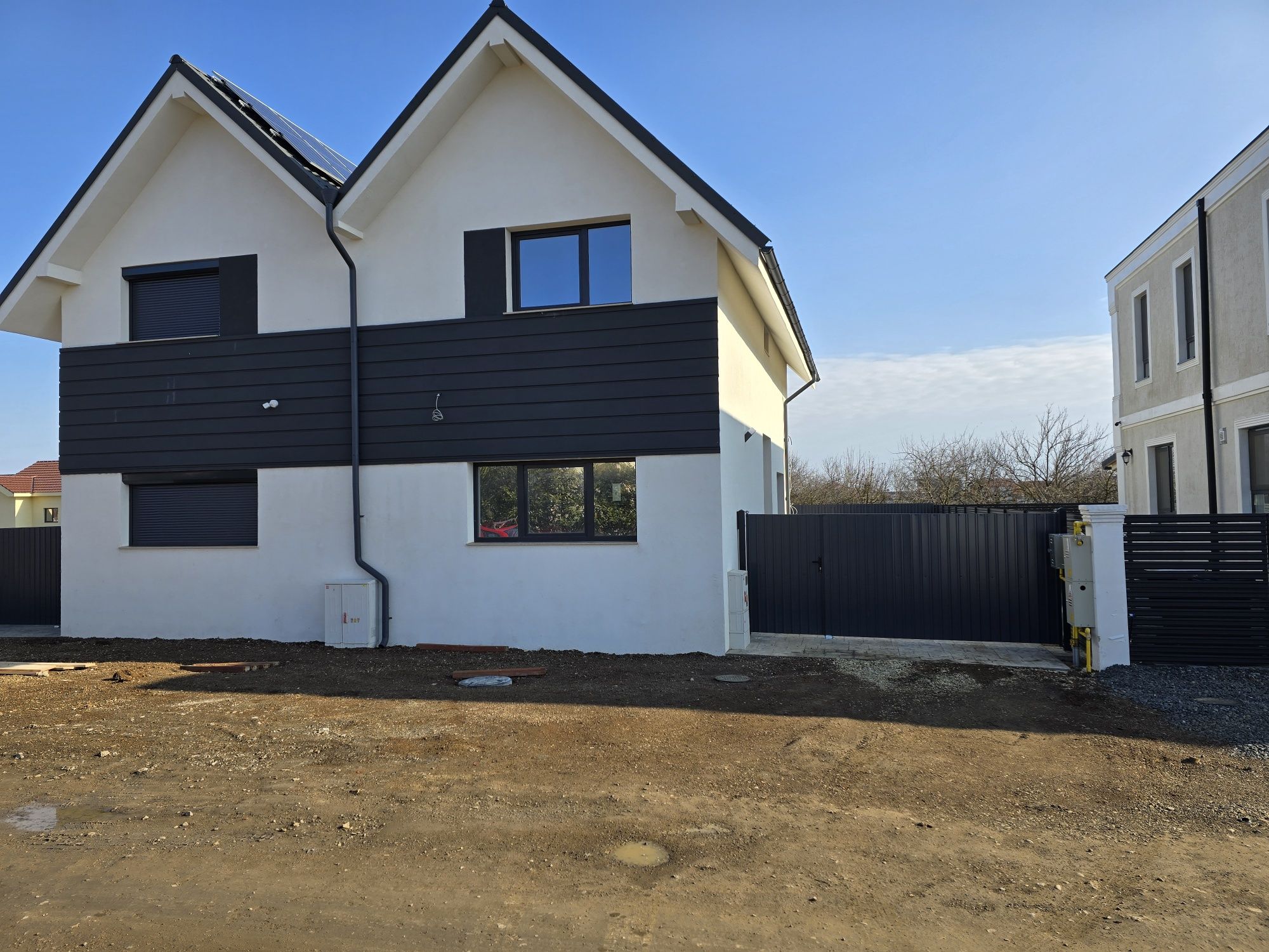 Casă tip duplex de vânzare