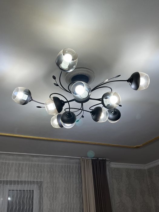 Продам навесную люстру