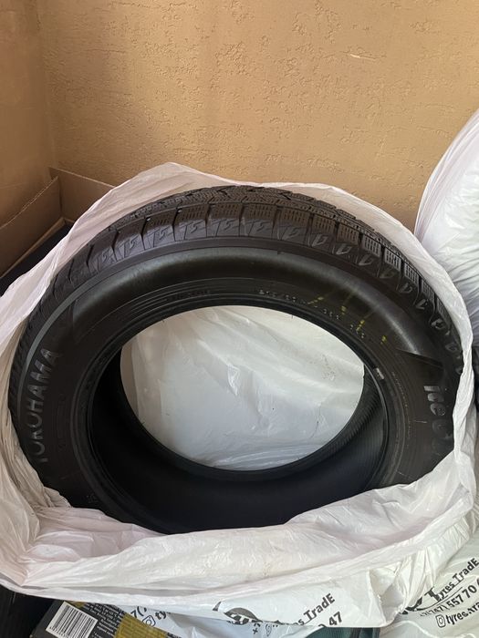 Зимние шины YOKOHAMA 215/60 R17 4шт