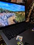 Vând laptop Asus VivoBook