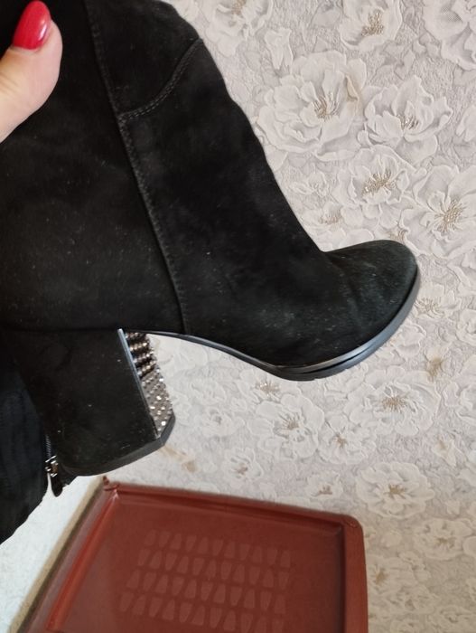 Продам женские сапоги