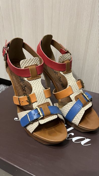 Женские туфли на каблуке