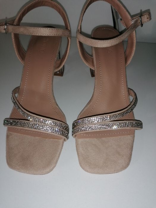 Sandale bej, noi