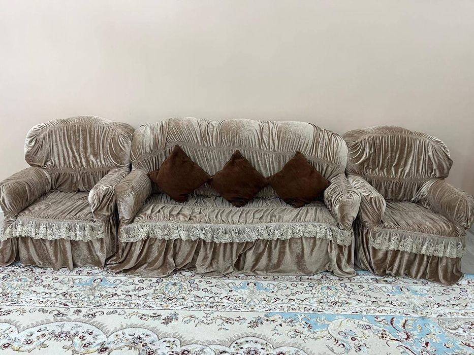 Диван. Цена не точный можете узнать по телефону