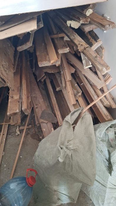 Доски строительный мусор ванна линолиум