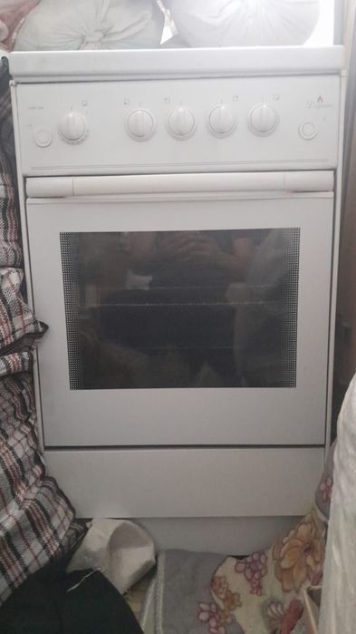 Продам газ плиту в хорошем состоянии все работает!