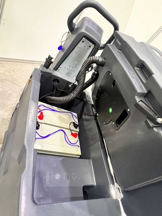 Продам толкательную поломоечную машину Chancee m60.