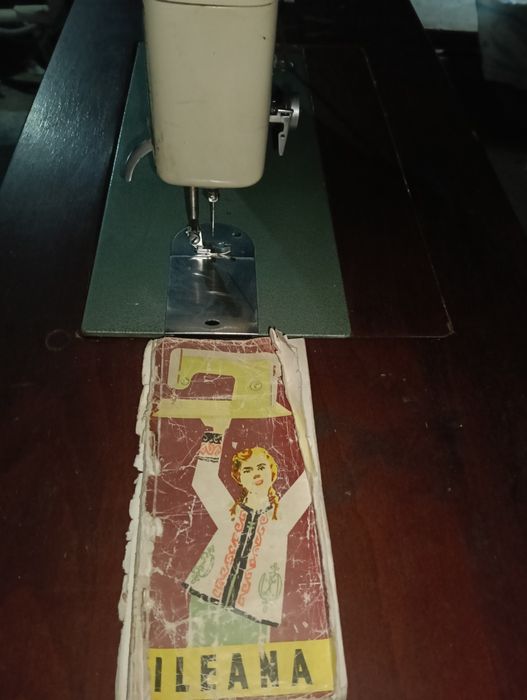 Vând mașina de cusut vintage Ileana