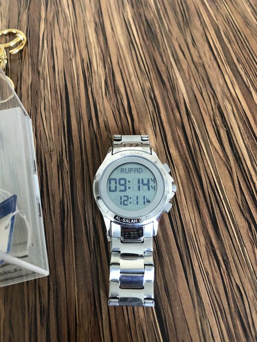 Часы новые цена за обе нарх икаласига 500