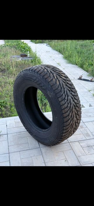 Зимние шипованные шины 265/65/R17 YOKOHAMA — отличное состояние