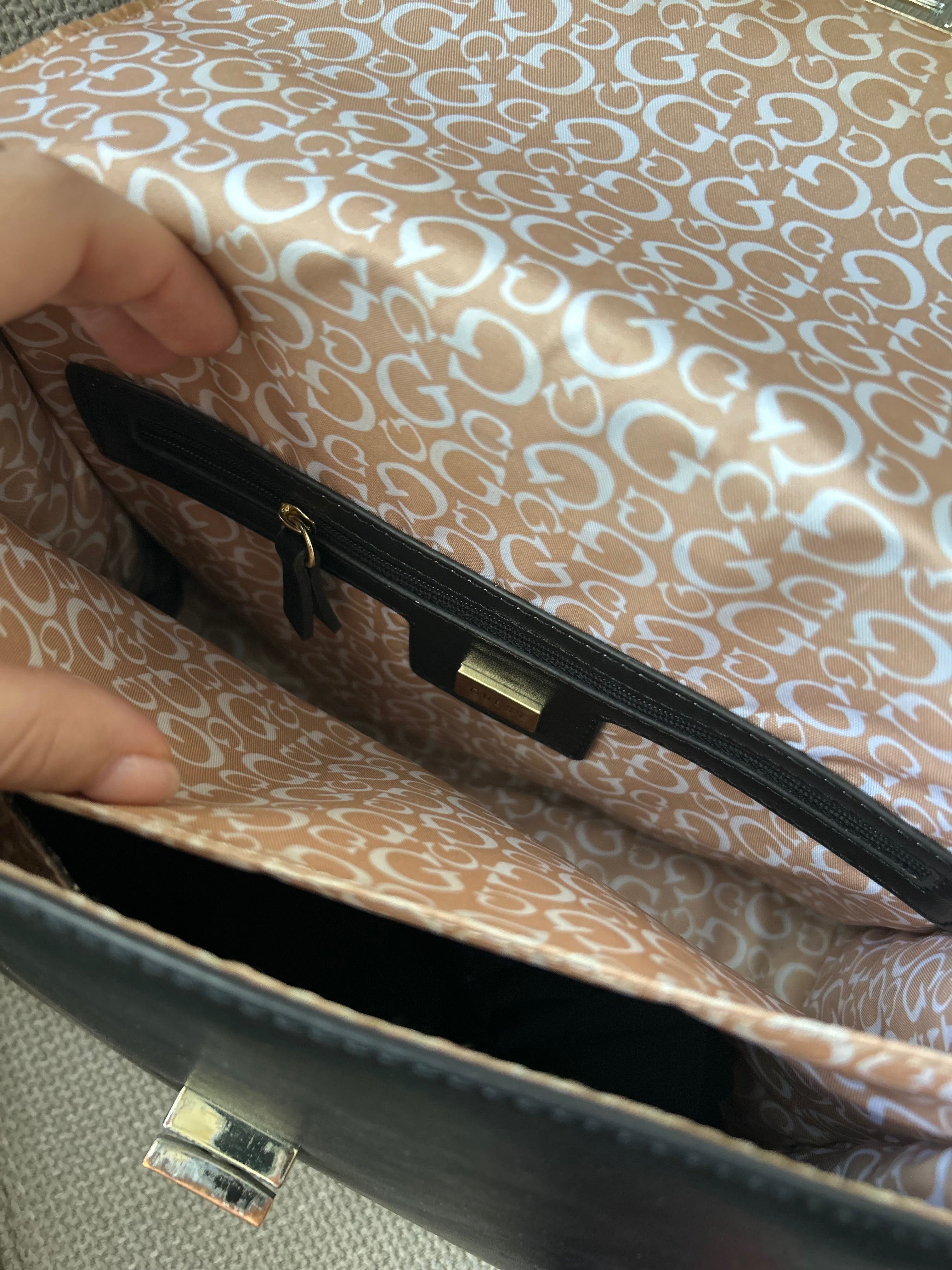 Дамска чанта Guess
