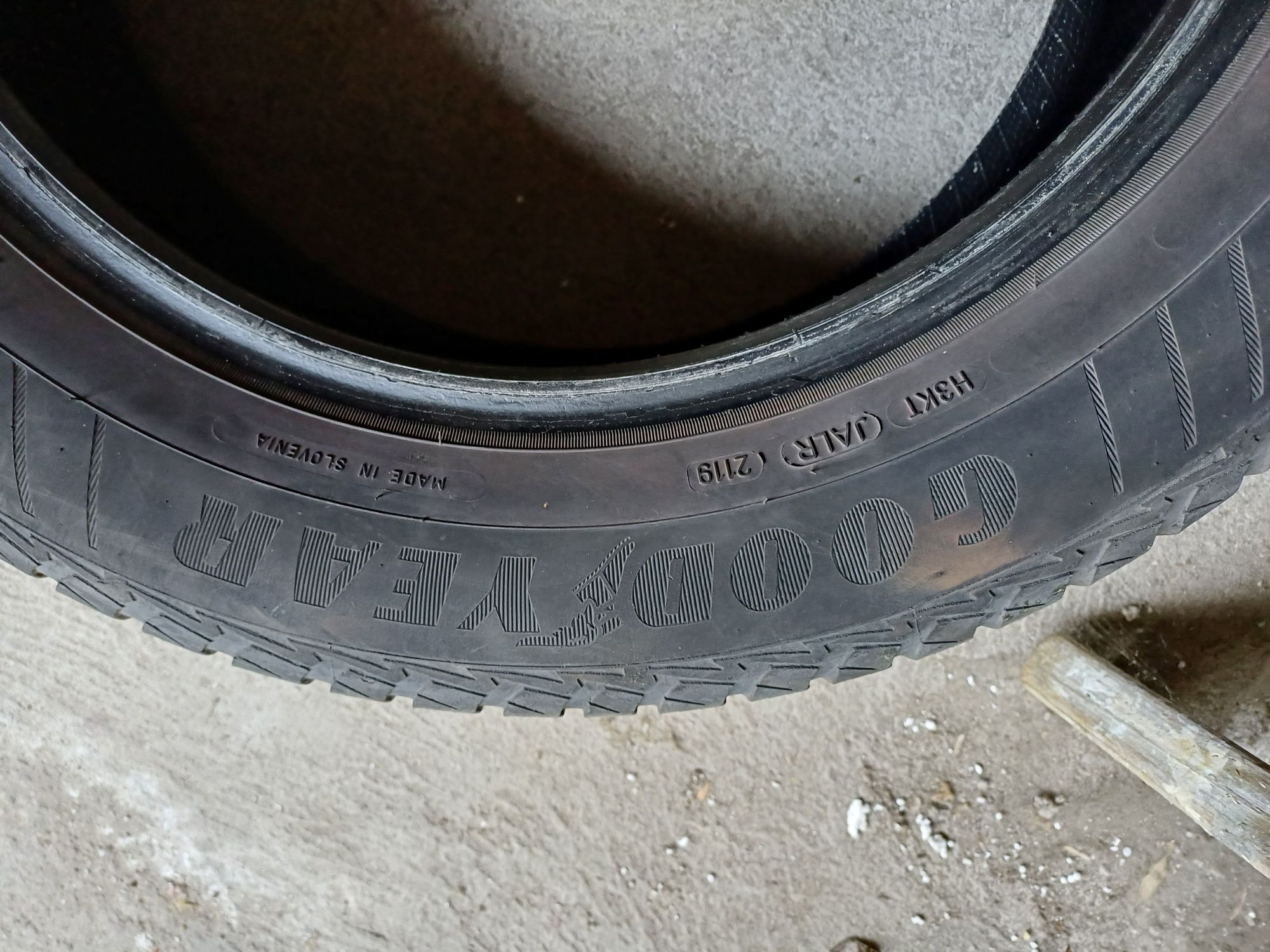 Продавам 2 бр. зимни гуми Fulda Kristall Control SUV 215/60 R17 96H ,