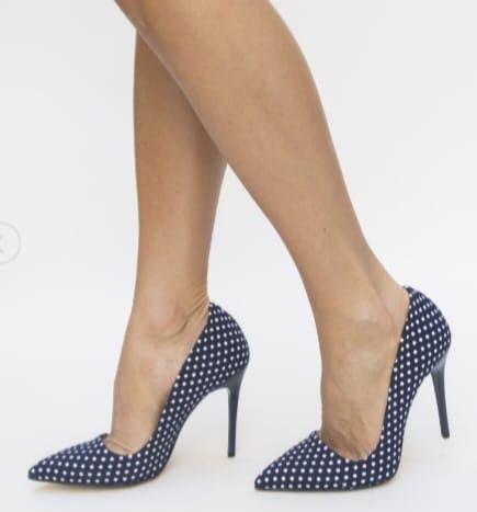 Pantofi stiletto cu buline