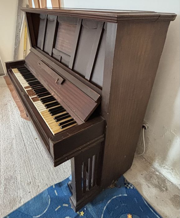 Pianină veche ideala pentru decor sau utilizare