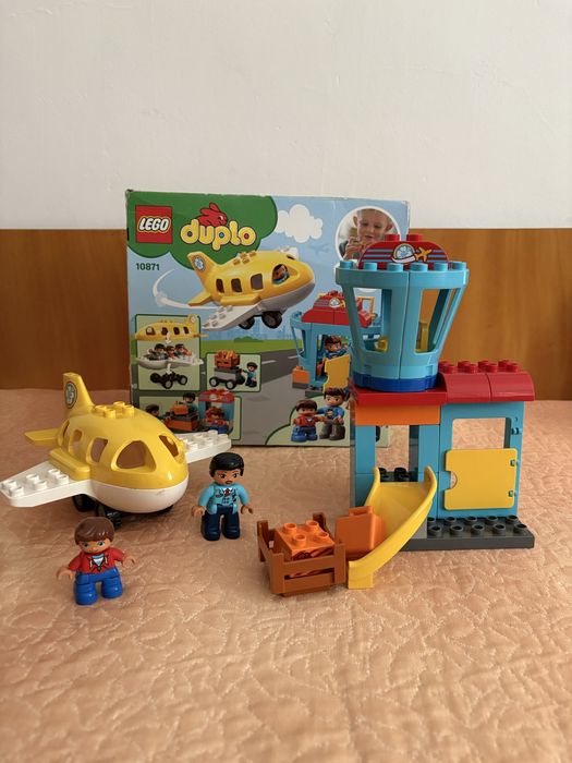 Lego Duplo влак с цифри и самолет и летище