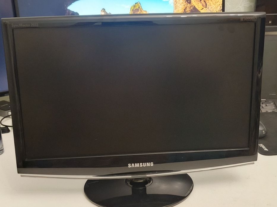 Монитор 20" Samsung 2033SN vga
