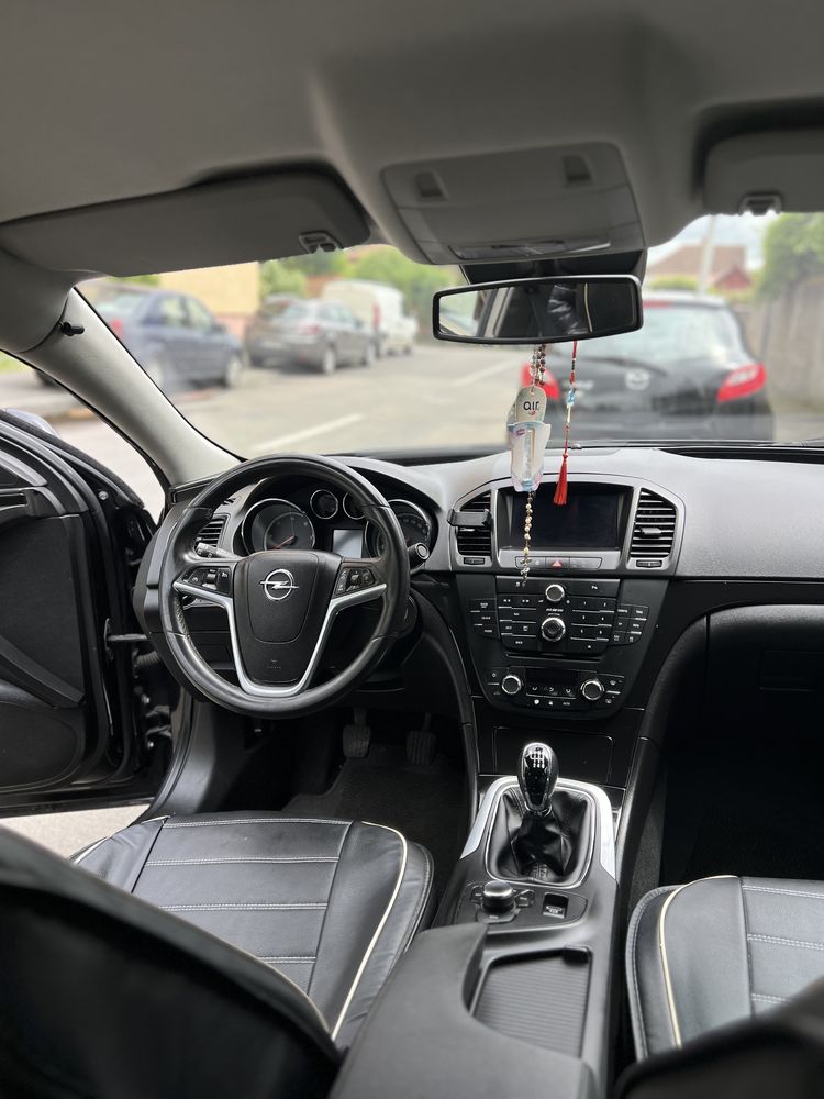 Masina Opel Insignia