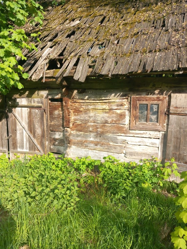 Vând grajd, coteț, lemn vechi