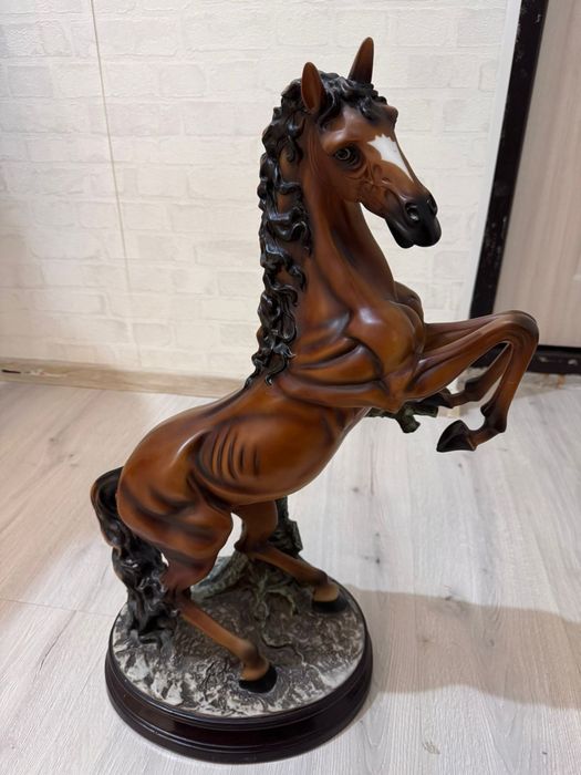Продается статуетка лошади