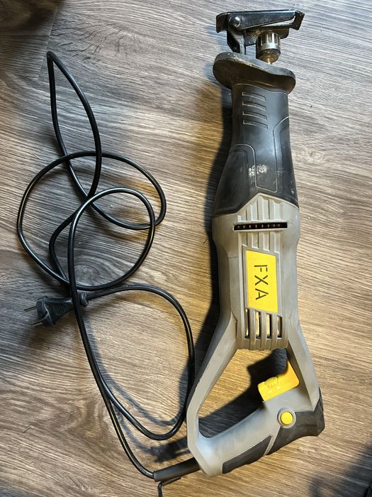 Fierăstrău tip sabie FXA 800W