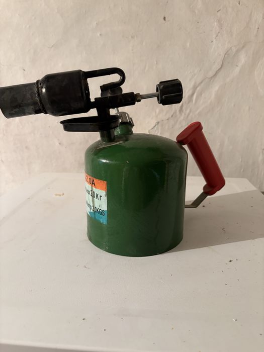 Паяльная лампа новая, топор, молоток,строительные ключи и мнгое другое