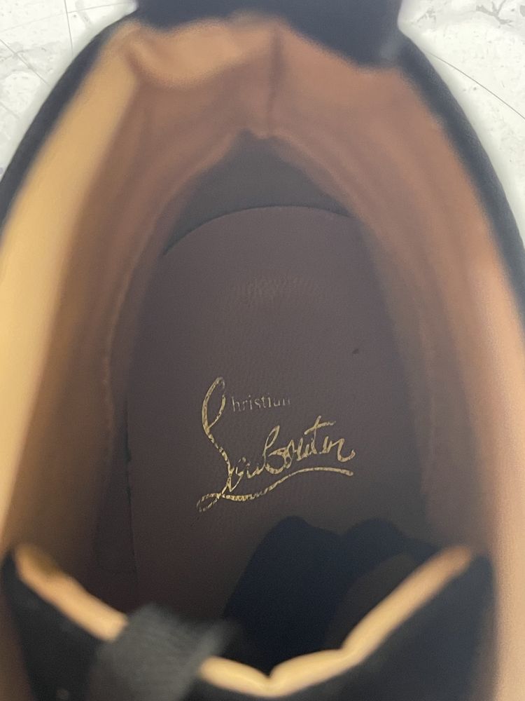 Louboutin negrii