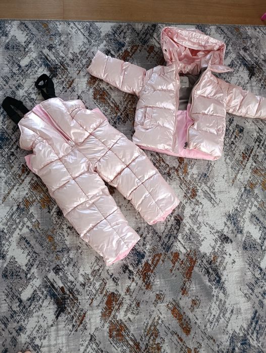 Продам зимний комбинезон на девочку