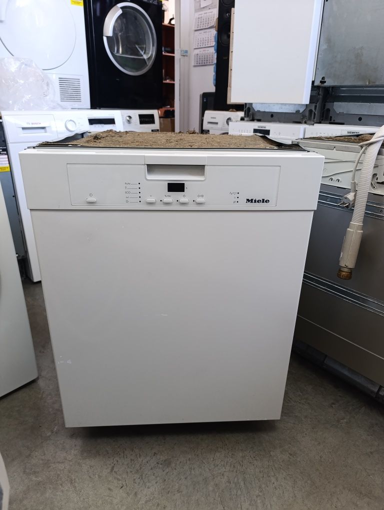 Съдомиялна Miele XXL за полу вграждане