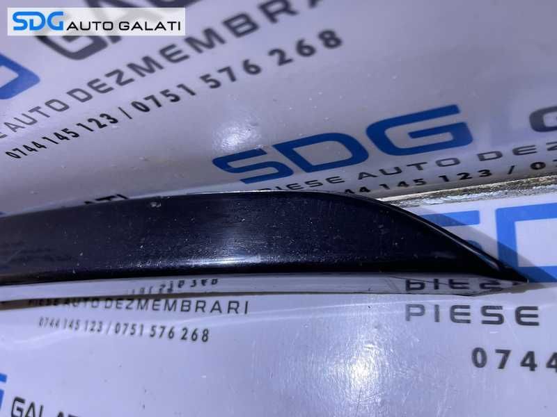 Bandou Ornament Grilaj Dreapta Spoiler Bara Fata Opel Astra H 2004 - 2010 Cod 13121996 [V0255]