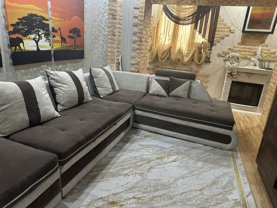 Продается угловой диван с пуфом