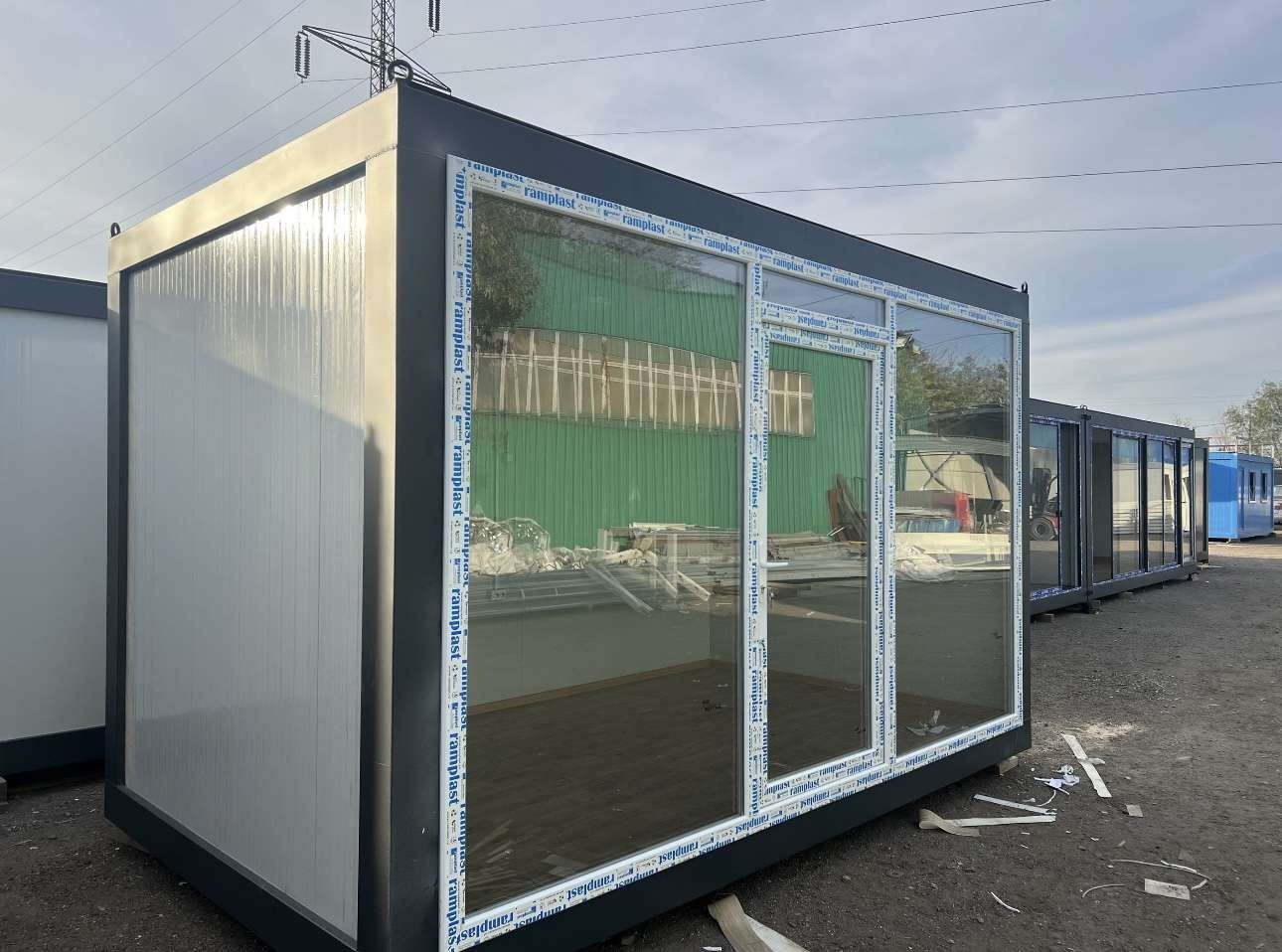 Containere modulare cu vitrina