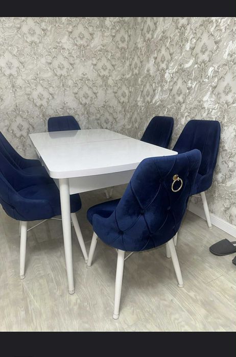 Vând masă cu 6 scaune extensibila